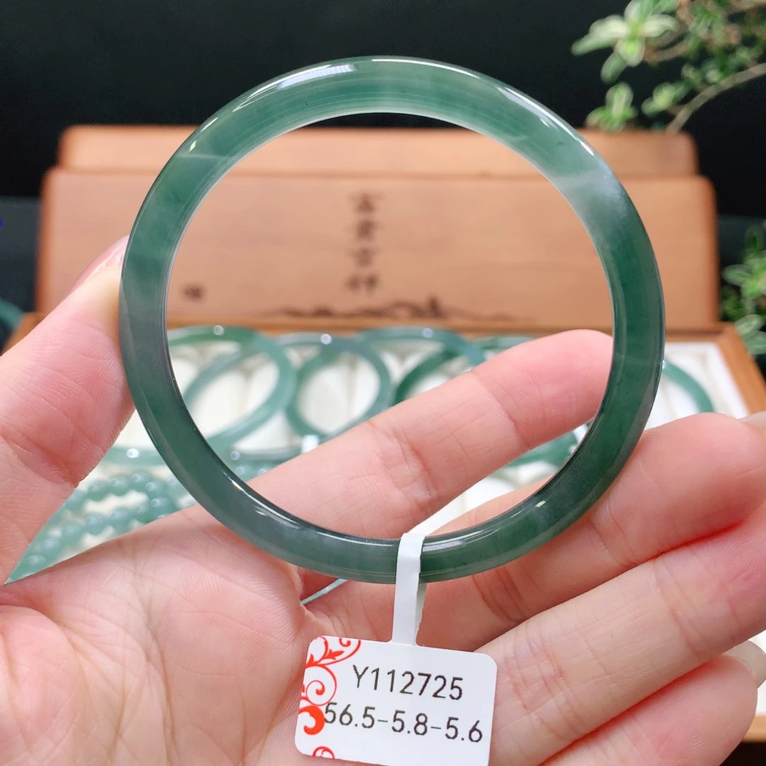 翡翠手镯未镶嵌天然