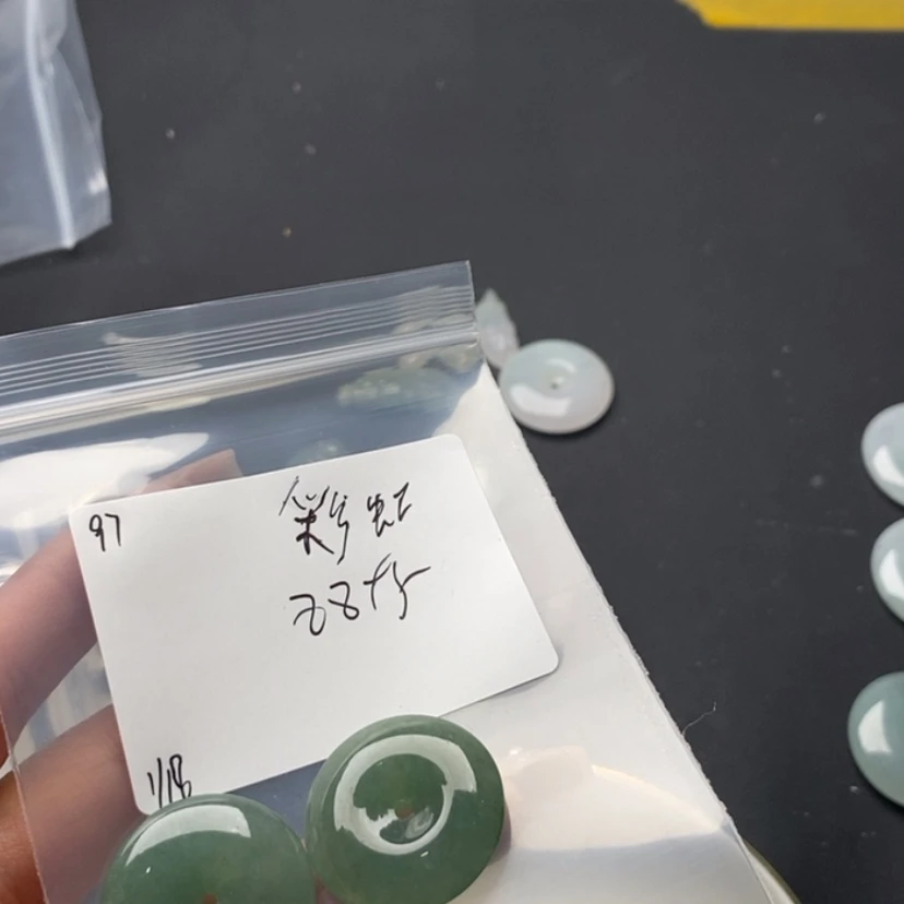 【闪购商品】翡翠颈饰未镶嵌彩*糖