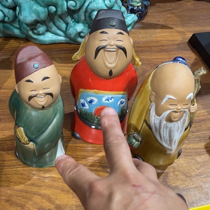 石湾公仔衬托盆景漂亮