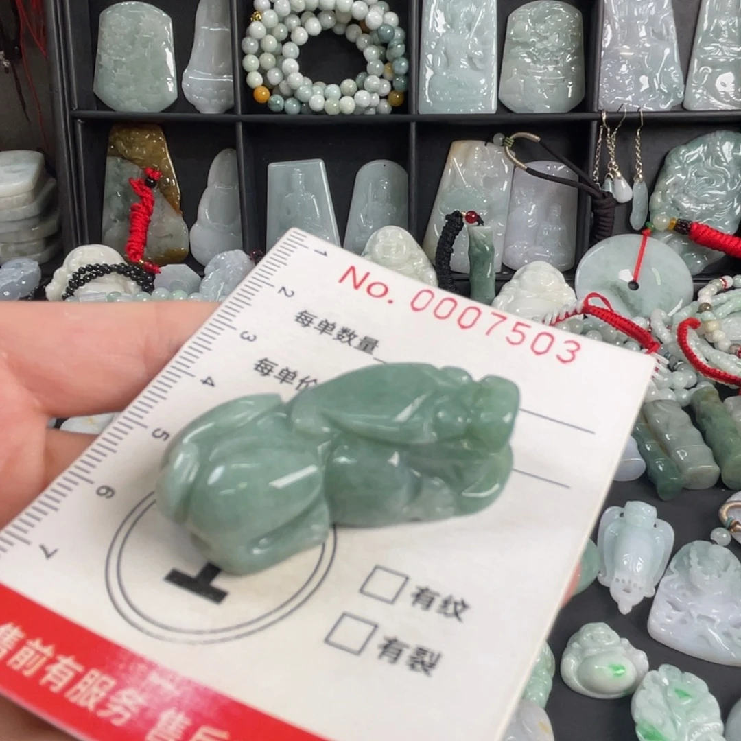 吊坠(不含链)未镶嵌翡翠