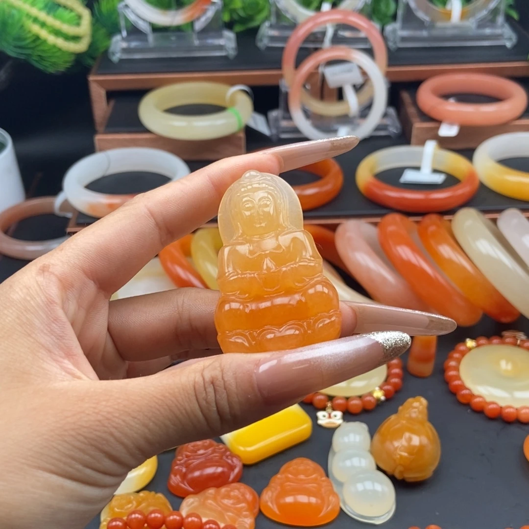 未镶嵌石英质玉（黄龙玉）颈饰