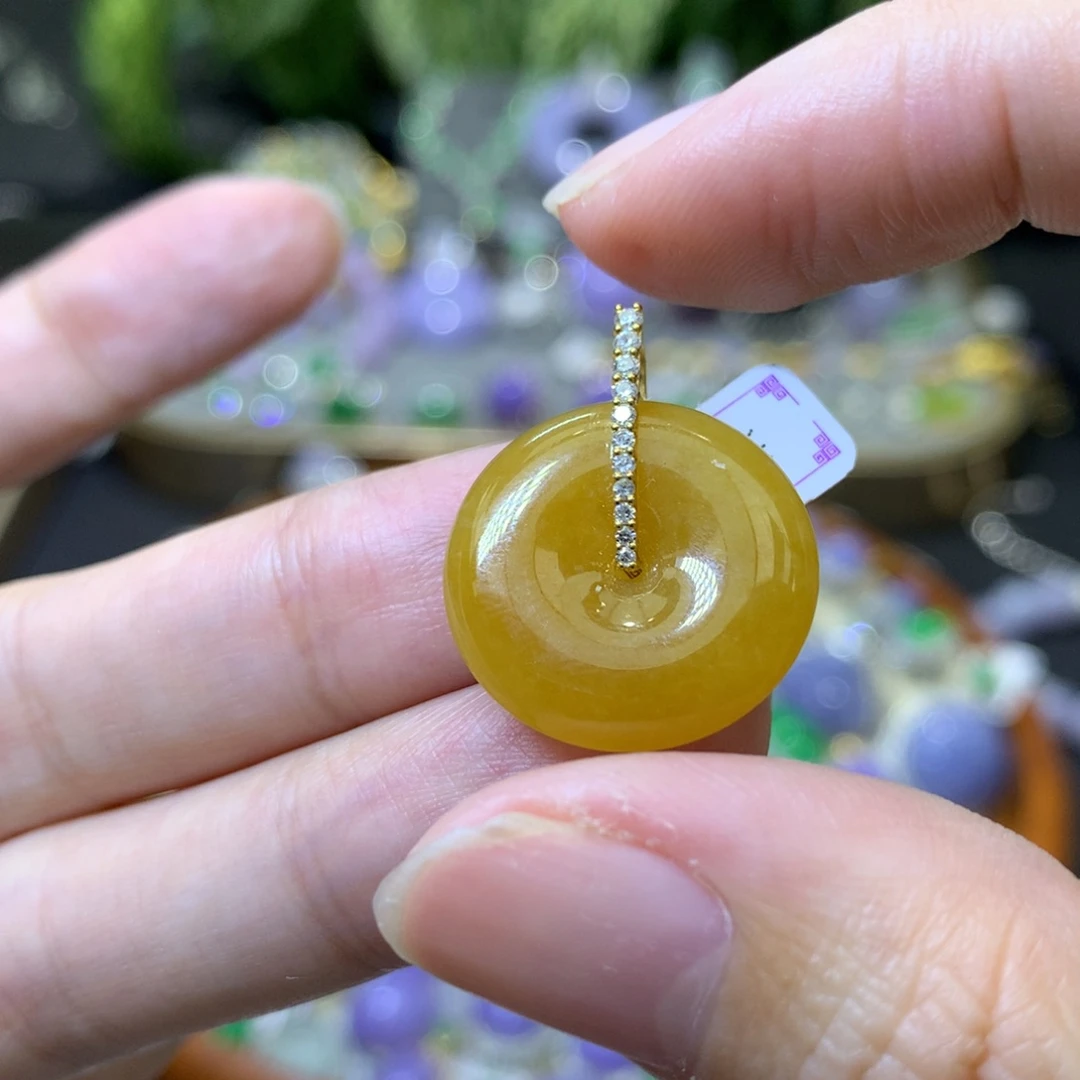 颈饰18K金镶嵌翡翠