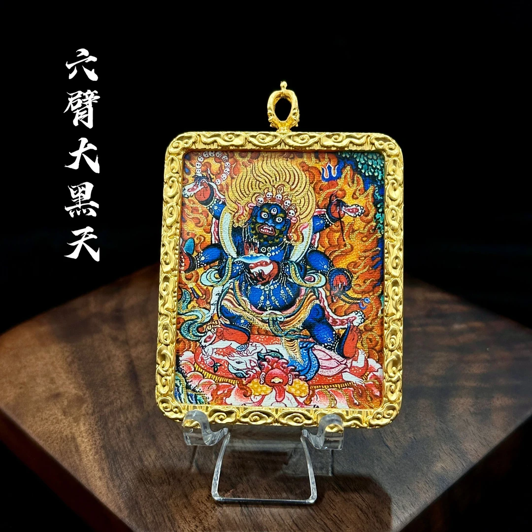 手绘描金唐卡《六臂大黑天》铜嘎乌外壳不褪色57×47mm