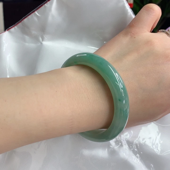 翡翠手镯未镶嵌缅甸天然A货翡翠