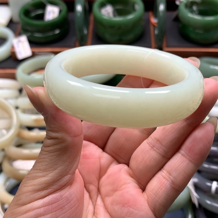 【闪购商品】和田玉手镯未镶嵌