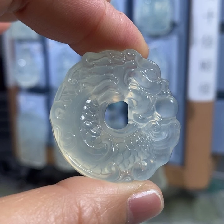 岫玉未镶嵌颈饰吊坠