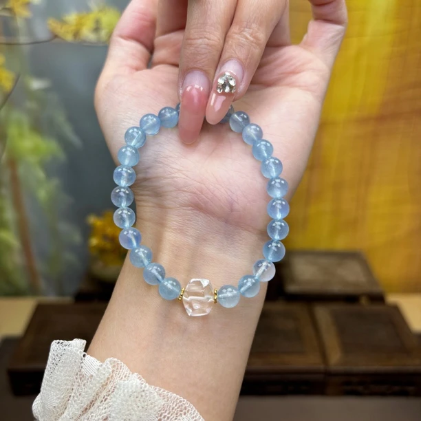 天然海蓝宝手串冰透搭配随型白水晶手串高级百搭清新款女士