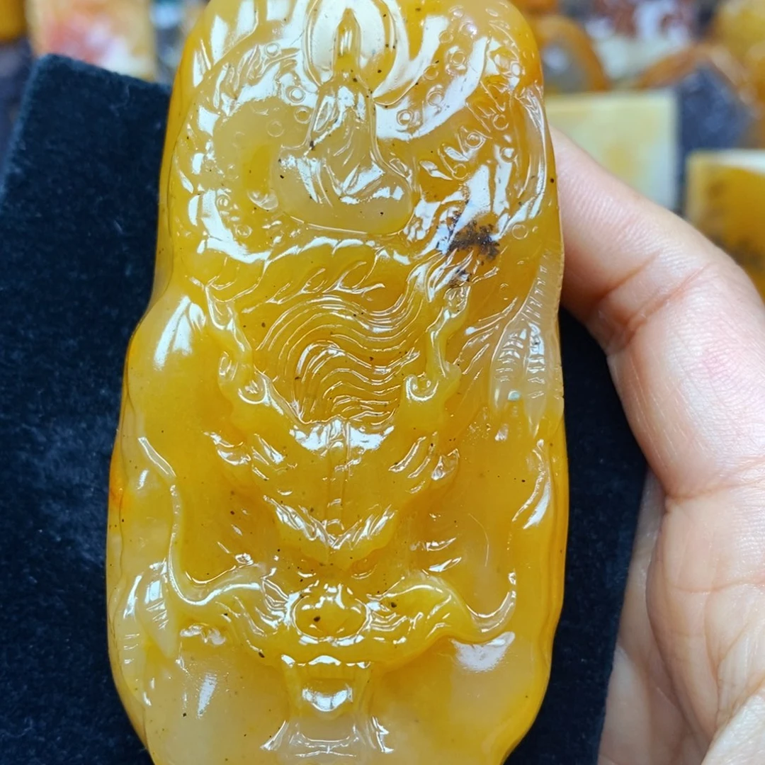 未镶嵌石英质玉（黄龙玉）颈饰