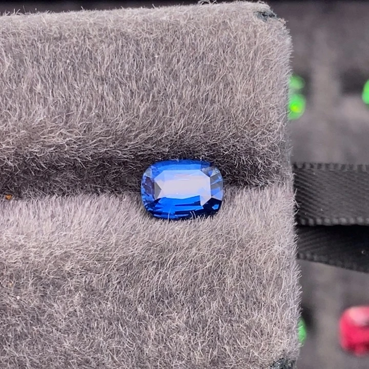 蓝宝石裸石1.09克拉无烧皇家蓝蓝宝石裸石未镶嵌