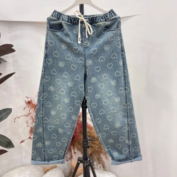 223春夏新款爱心字母图案印花窄版牛仔裤女