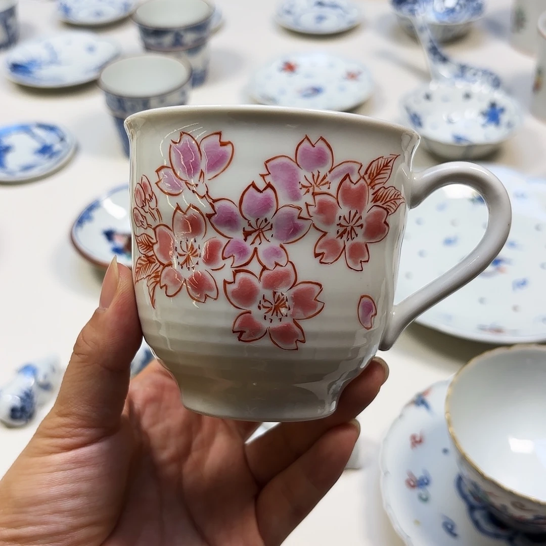 瓷马克杯。