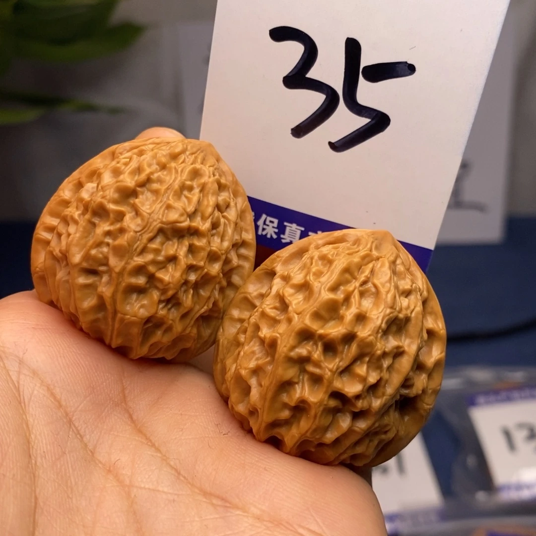 把件文玩核桃36.5金牛