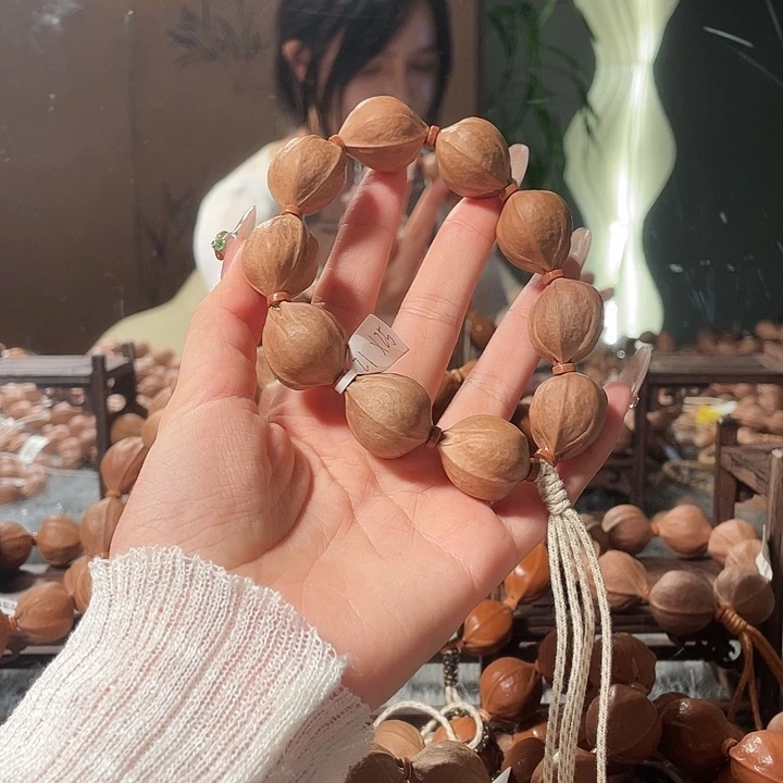 鲸***落橄榄核吊坠2125一物一拍