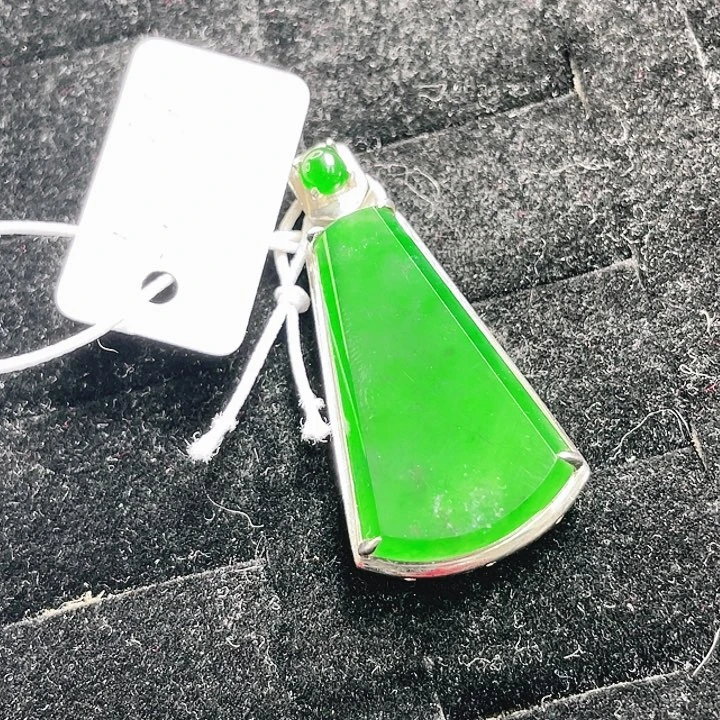 翡翠未镶嵌颈饰71