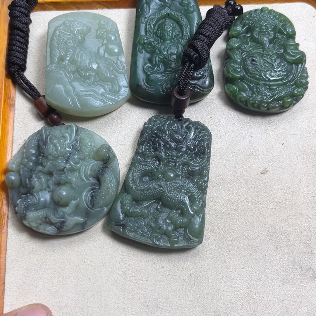 六***水和田玉未镶嵌颈饰