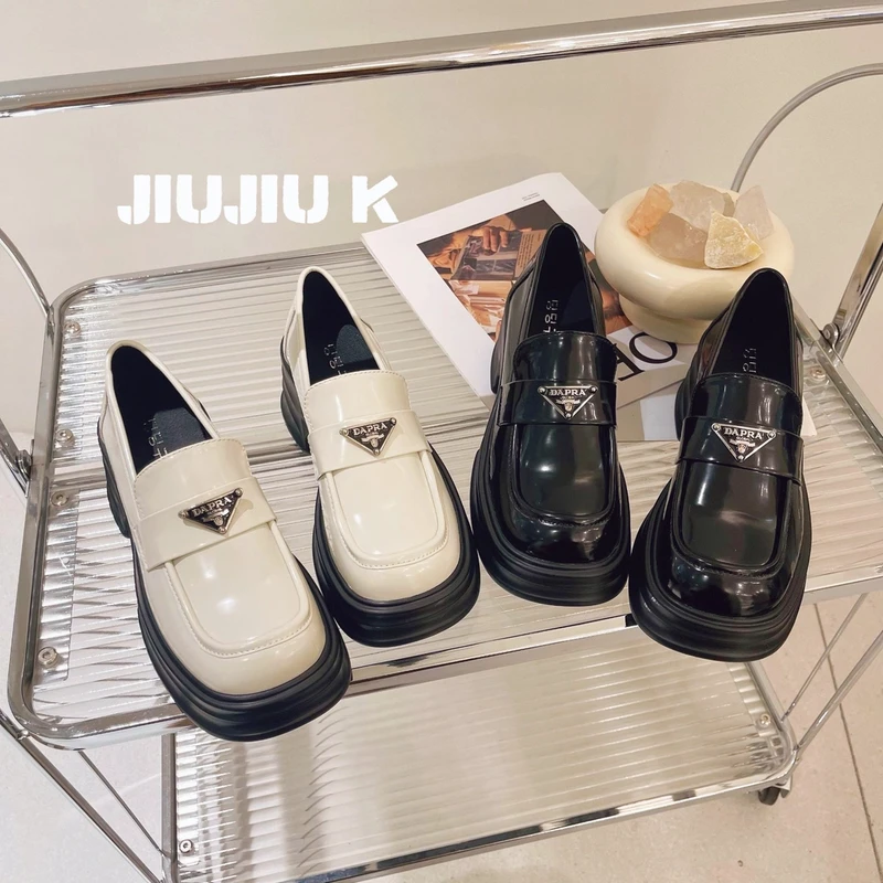 方头乐福鞋日系中跟英伦风黑色圆头单鞋粗跟日系小皮鞋春季