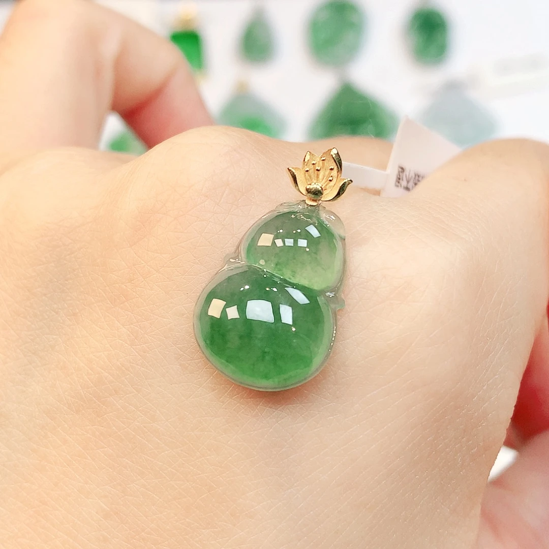 翡翠18K金镶嵌颈饰