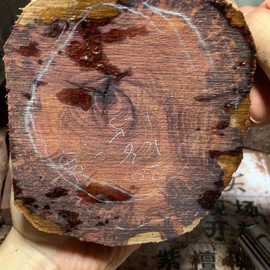 米***ᐝ微凹黄檀（南美大红酸枝）