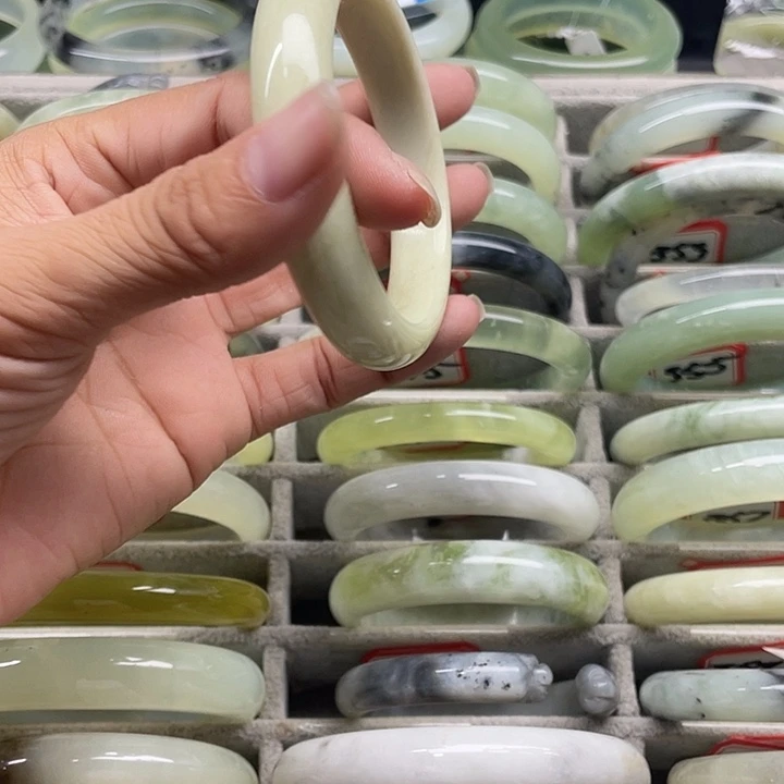 蛇纹石玉未镶嵌手镯327