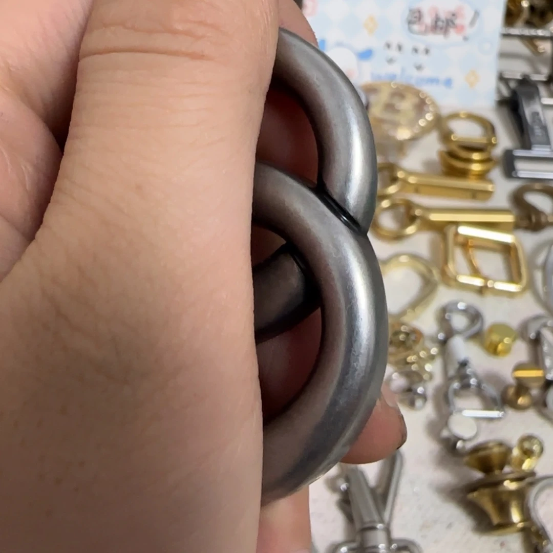 GG螺丝标10元2个.