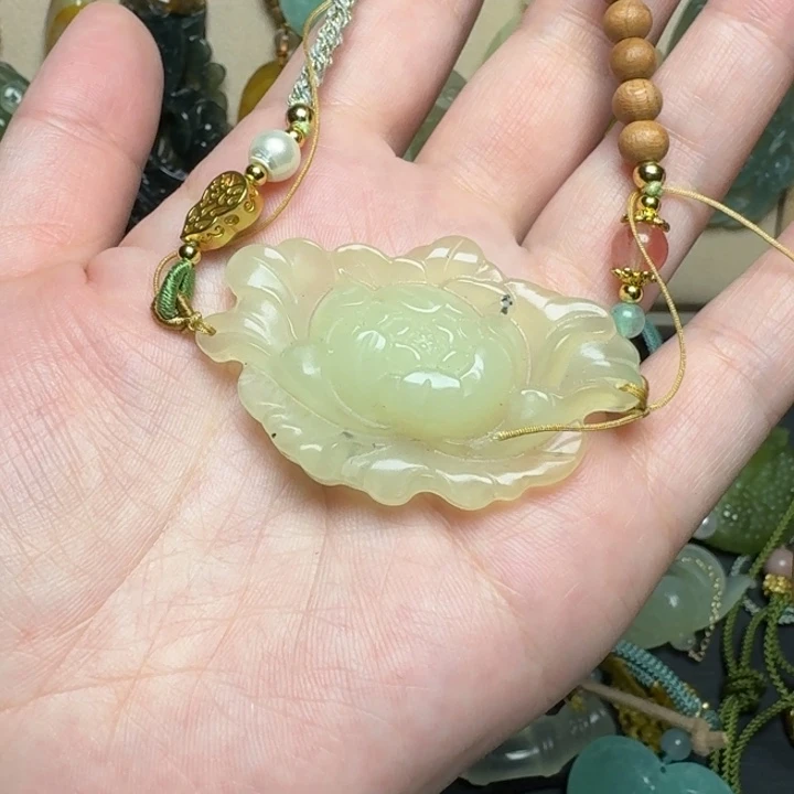 未镶嵌蛇纹石玉颈饰