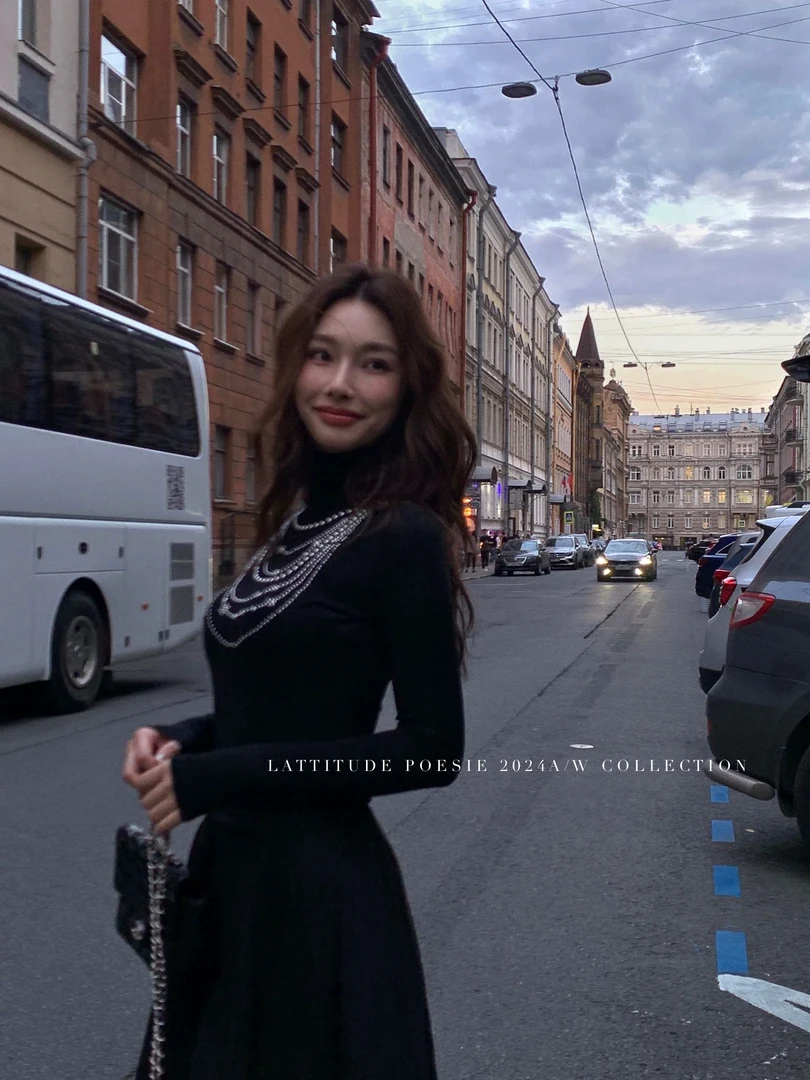 高领长袖针织T恤女秋季修身显瘦打底衫黑色辣妹内搭上衣+皮裙套装