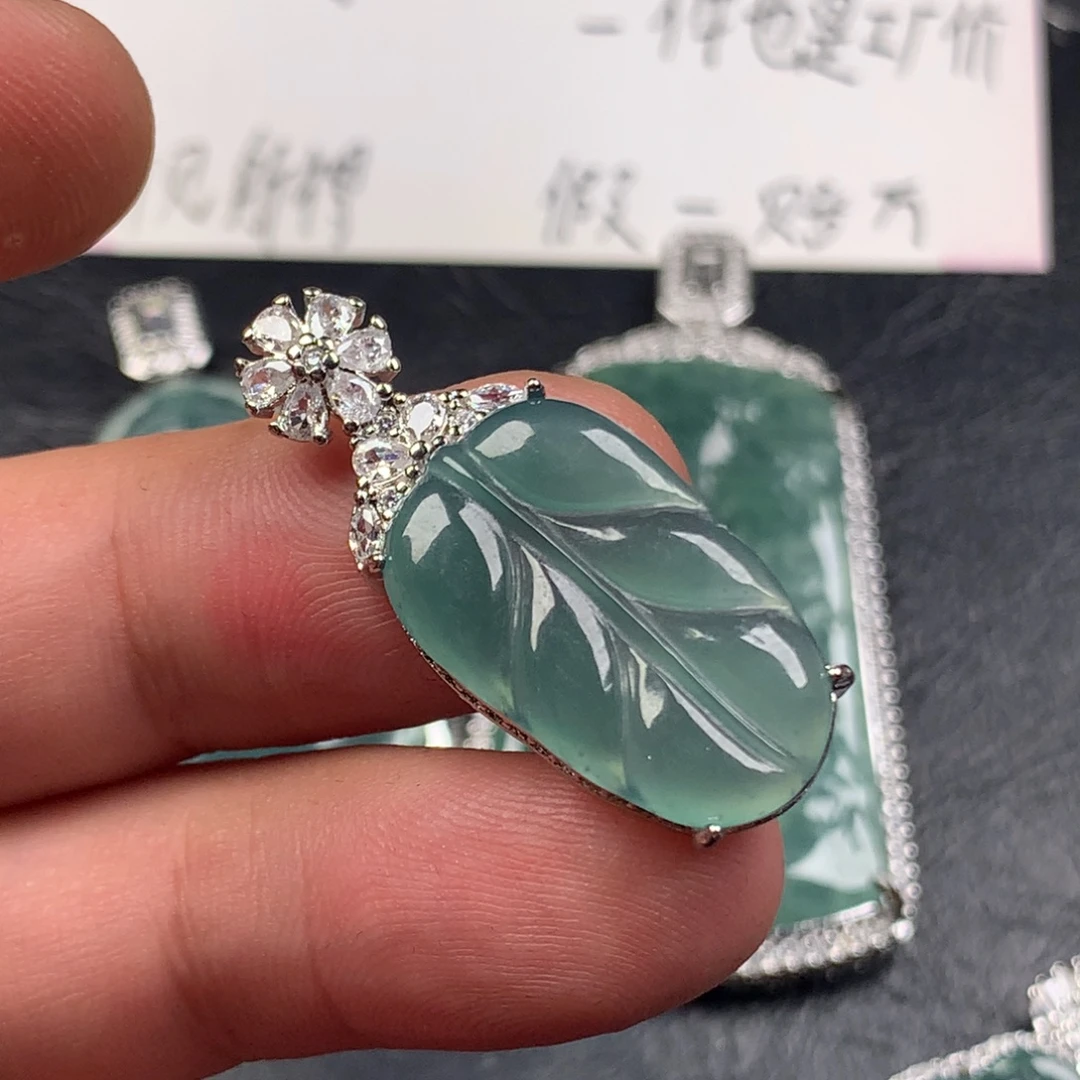 颈饰未镶嵌翡翠叶子