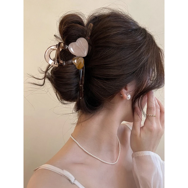 美到心巴上~爱心抓夹女2025新款高级感发夹后脑勺气质鲨鱼夹头饰