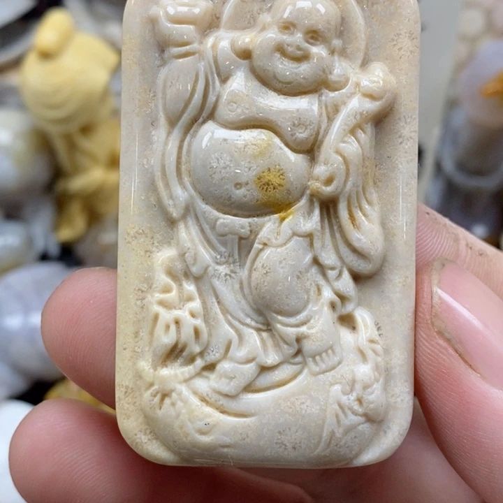 颈饰未镶嵌硅化珊瑚（珊瑚玉）