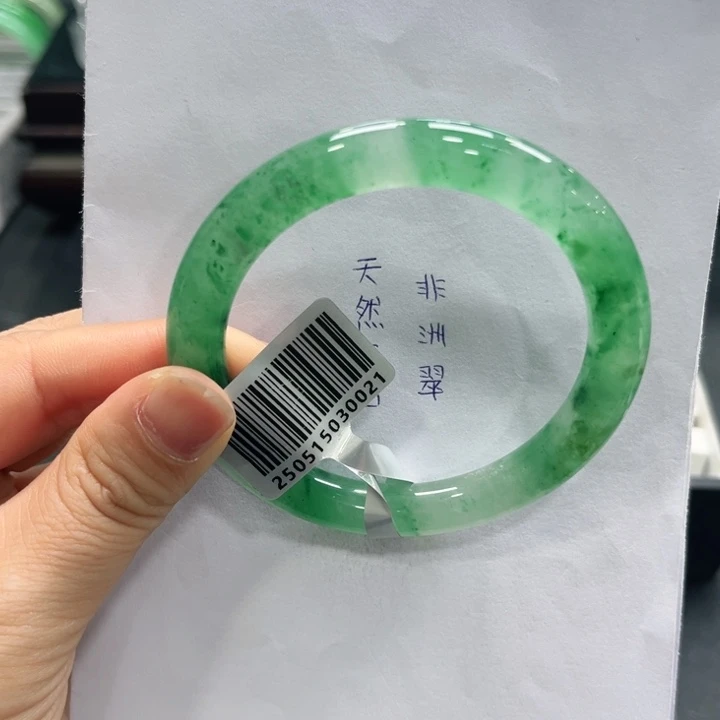 石英质玉（非洲翠）未镶嵌手镯