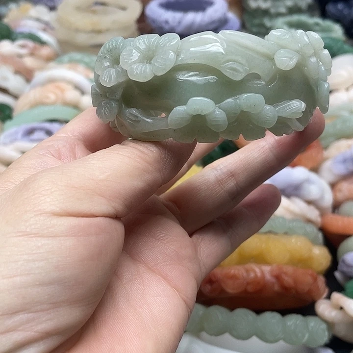 未镶嵌手镯石英岩玉