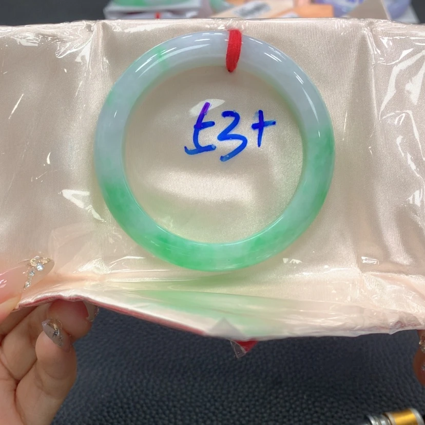 【闪购商品】翡翠手镯未镶嵌可*翡翠