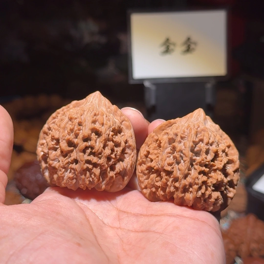 文玩核桃把件1083满天星，尺寸46 41 36