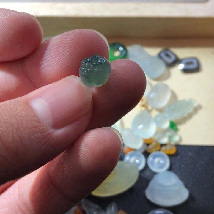 定制翡翠未镶嵌挂件