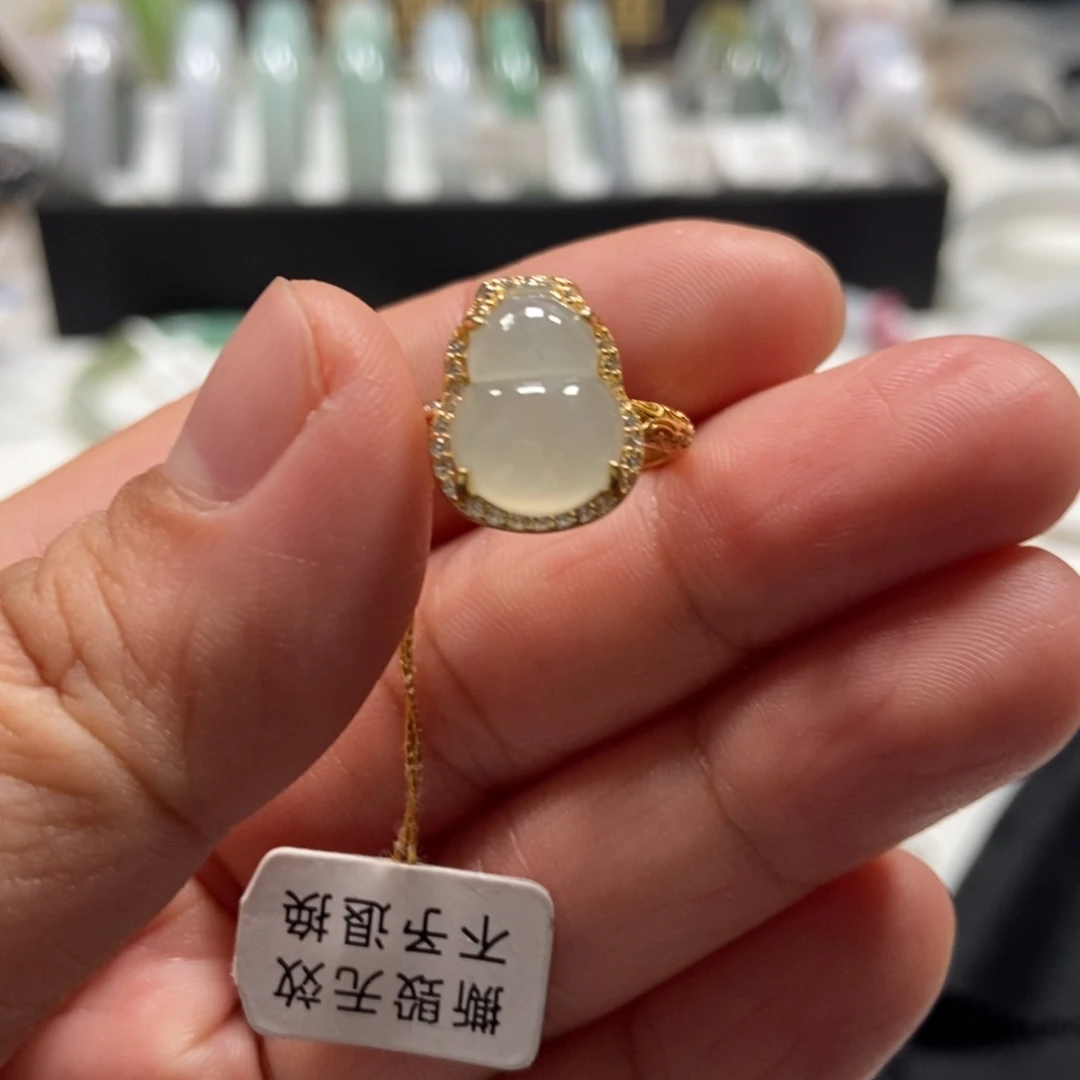 翡翠未镶嵌戒指翡翠