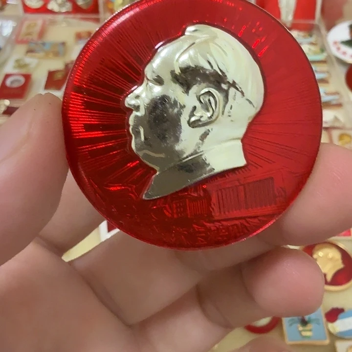 萬***意铝毛爷爷像章，万岁