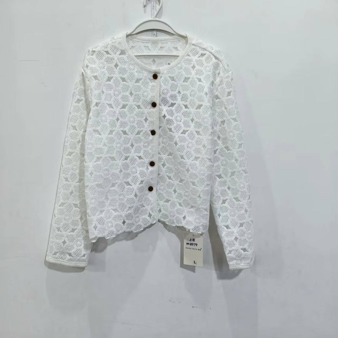 8979 镂空花朵简约外套