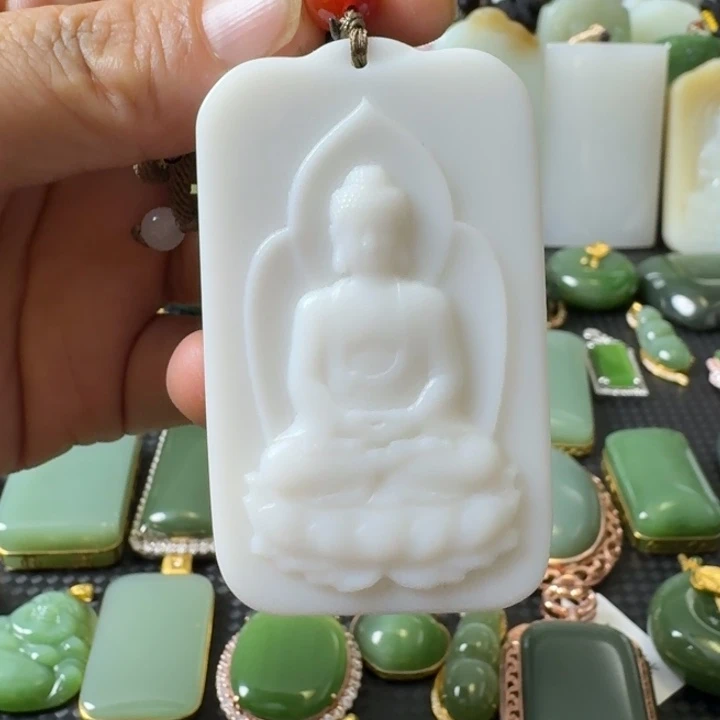 颈饰未镶嵌和田玉白玉大日如来