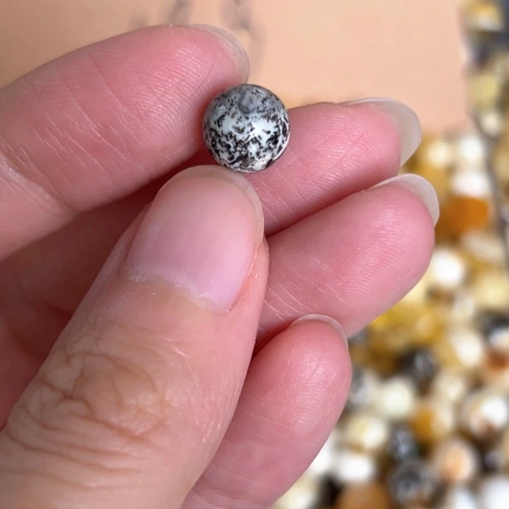 未镶嵌蜜蜡裸石8.6mm一个