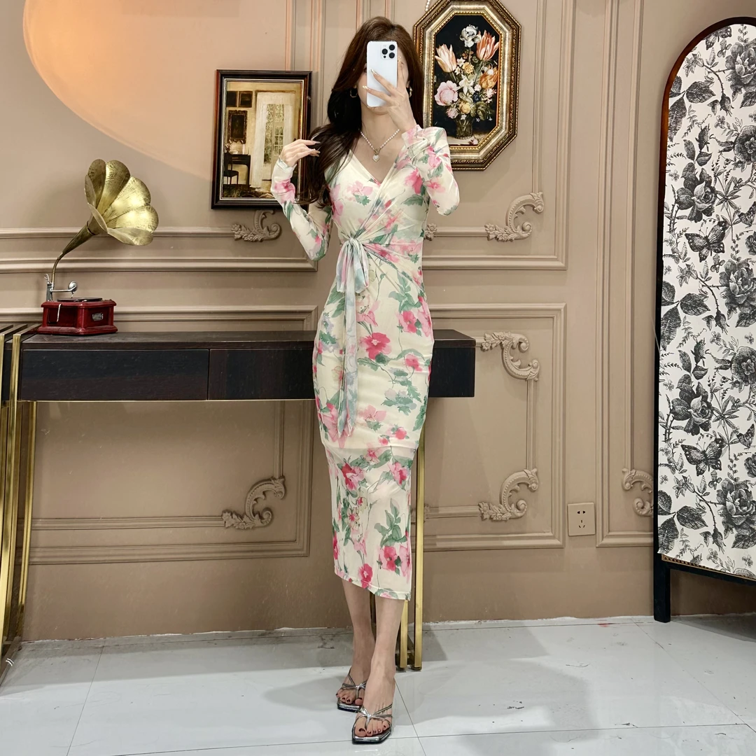 2025春夏款网纱V领绑带长袖粉雾花海显瘦包身修身百搭开衩连衣裙