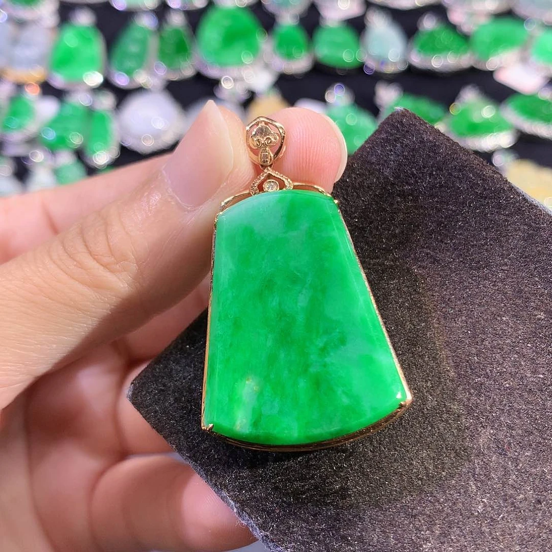 翡翠18K金镶嵌吊坠(赠链)