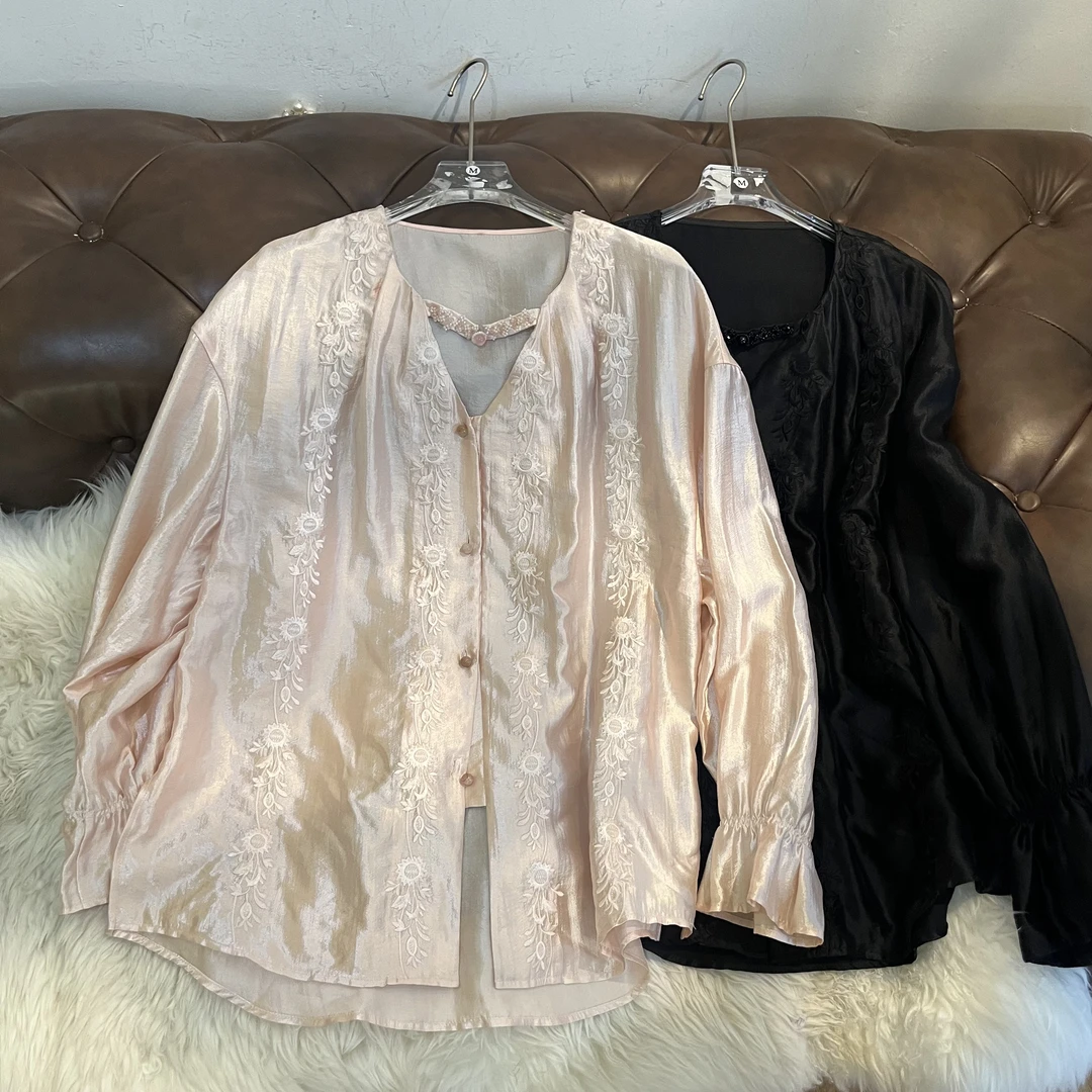 “110”桑蚕丝泡泡袖刺绣重工上衣