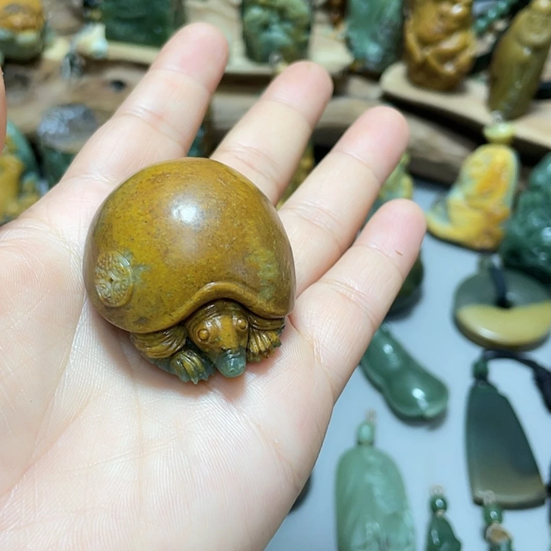【闪购商品】未镶嵌岫岩河磨玉（透闪石质玉）挂件乡**鱼