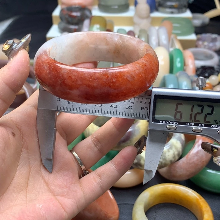 未镶嵌手镯石英质玉