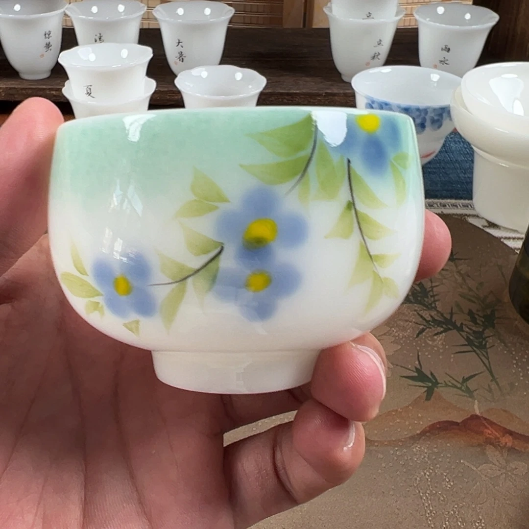 杯子采用优质瓷土制作单品