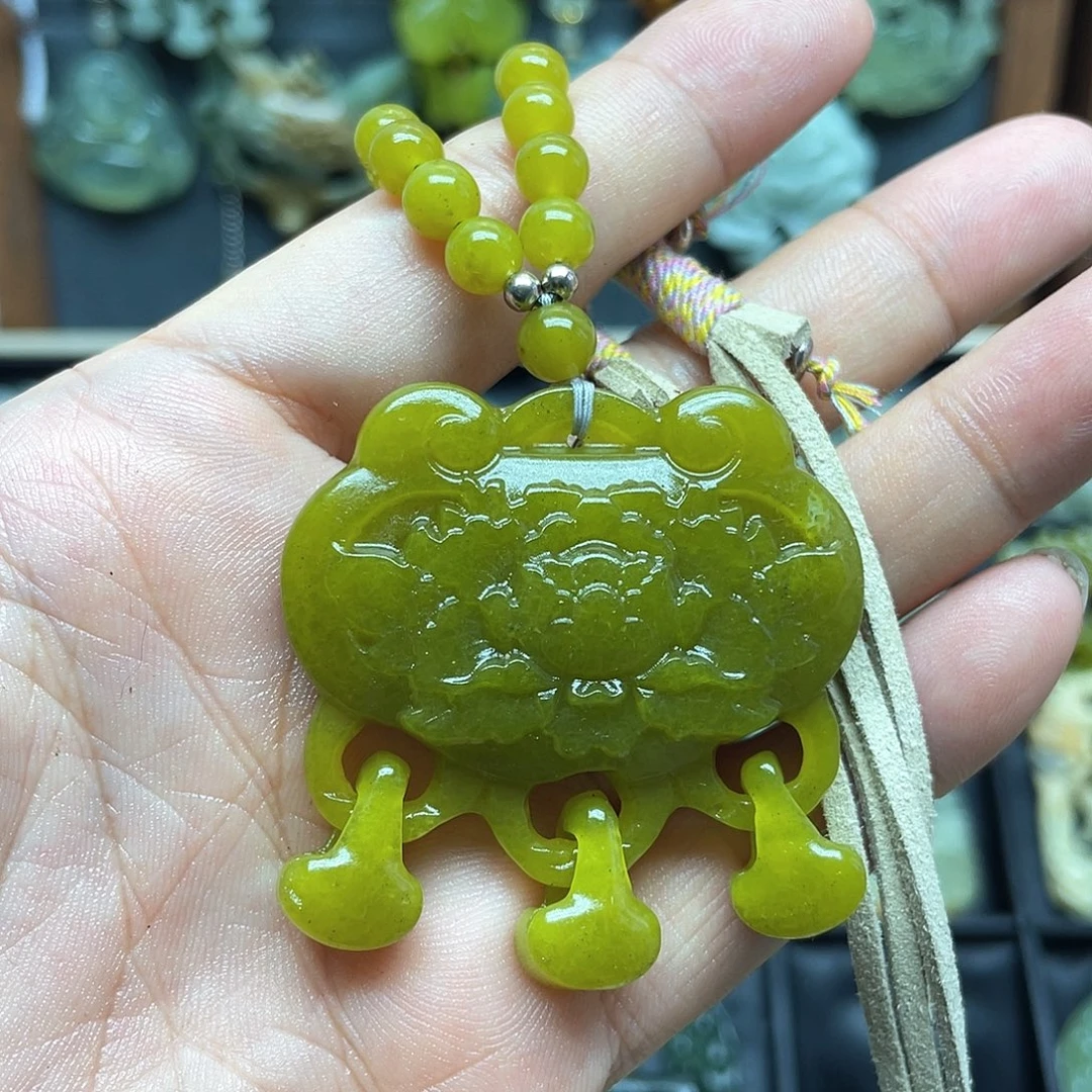 未镶嵌蛇纹石玉颈饰
