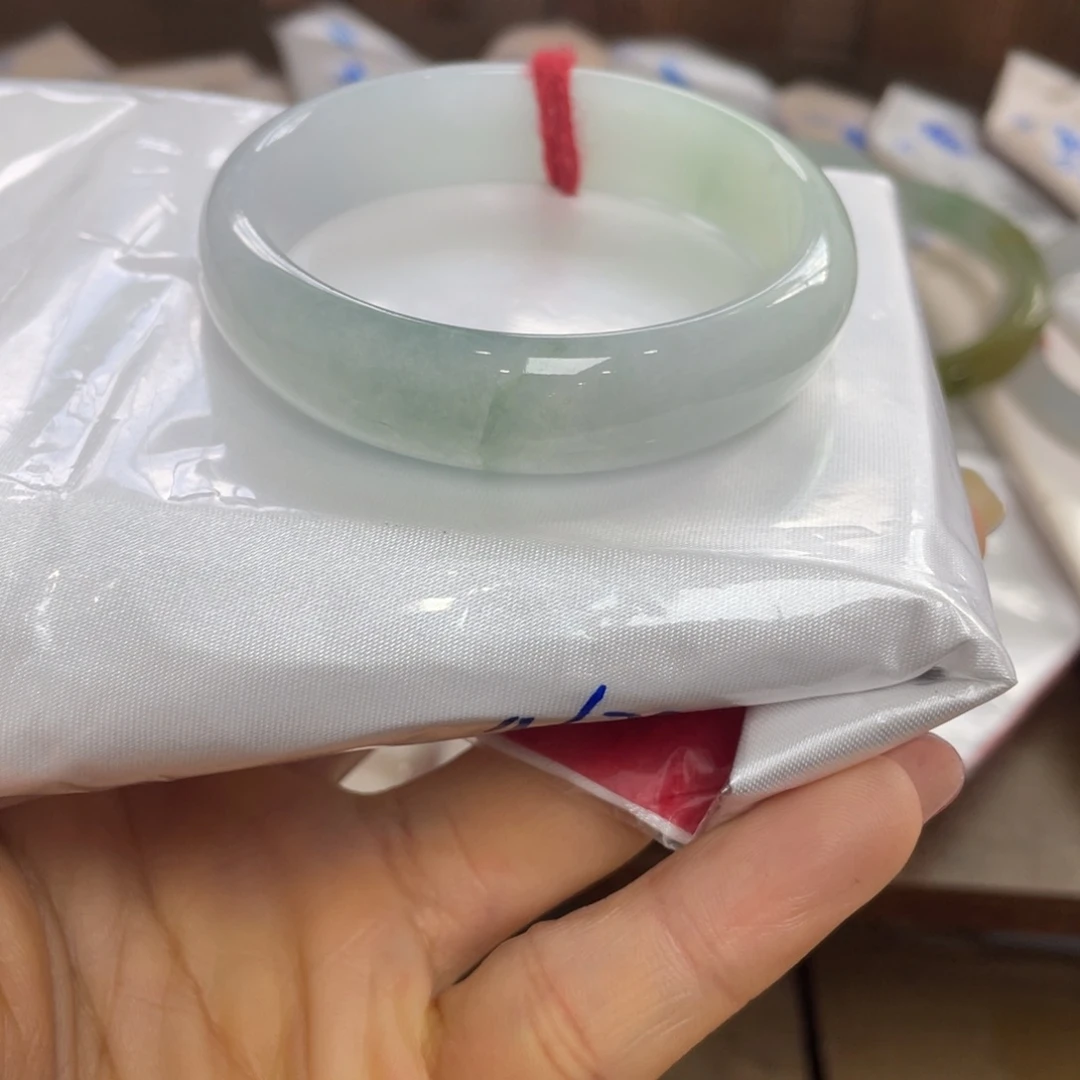 小***绵翡翠未镶嵌手镯翡翠
