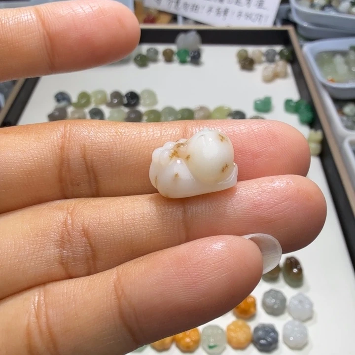 এ***₂未镶嵌和田玉珠宝半成品