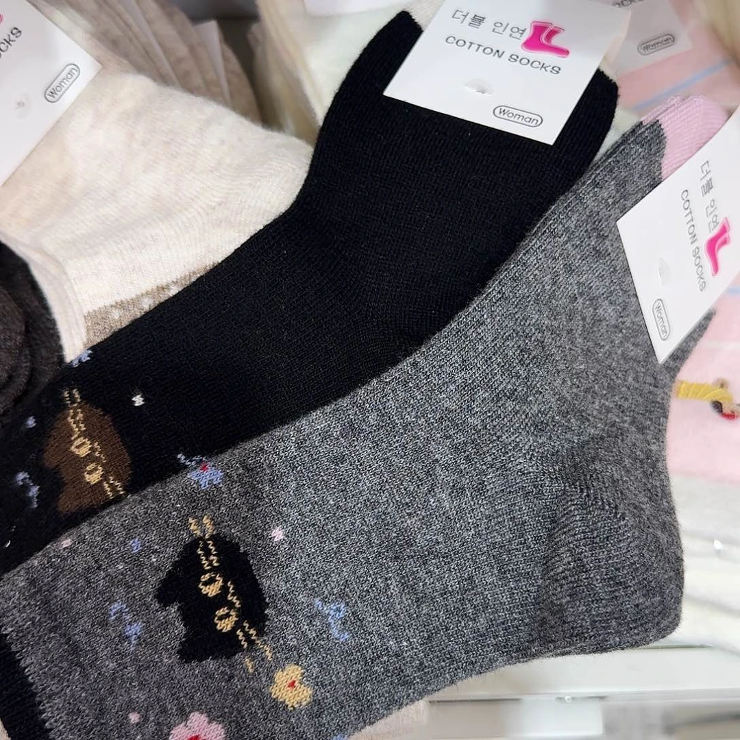 皮质非金属两双袜子