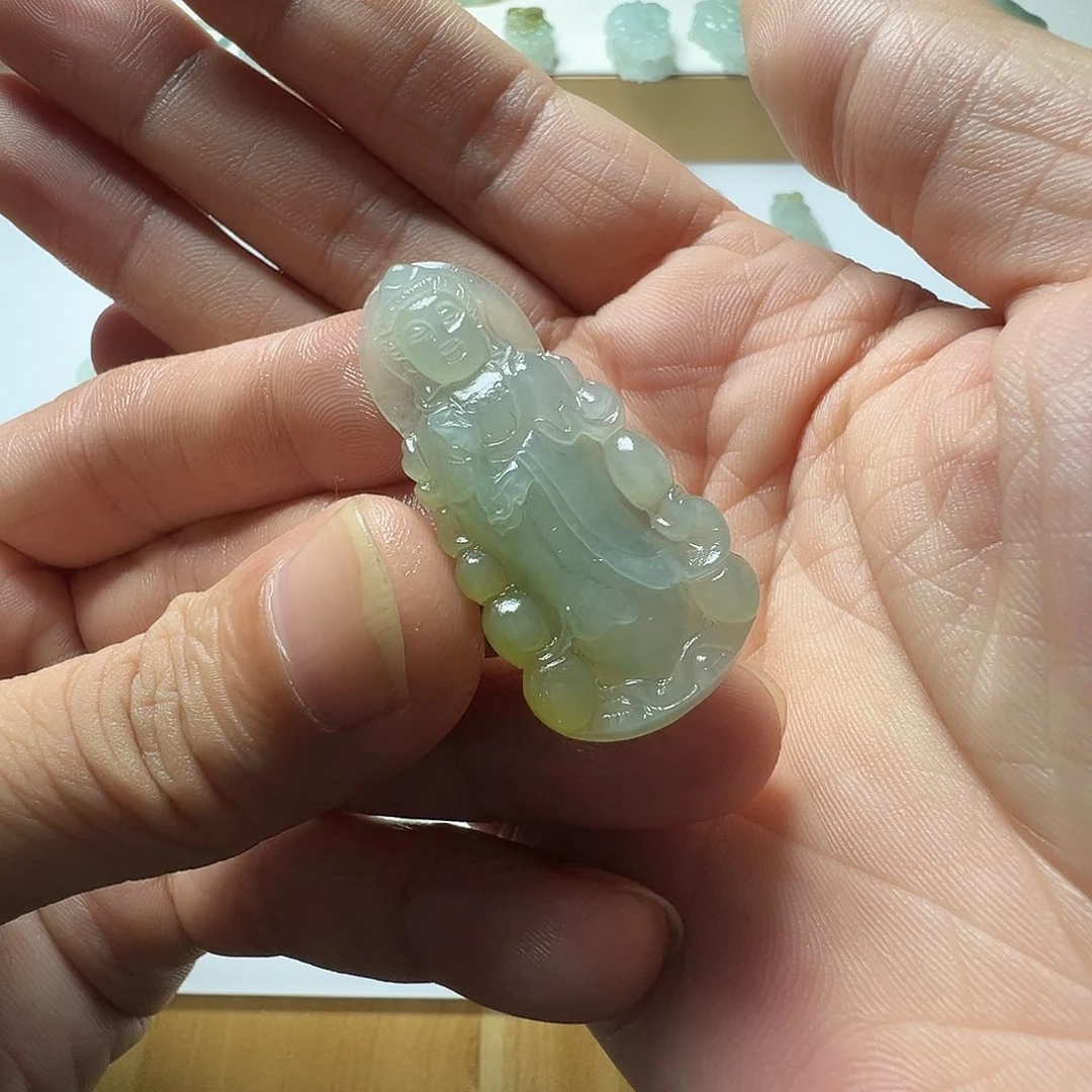 定制翡翠未镶嵌观音